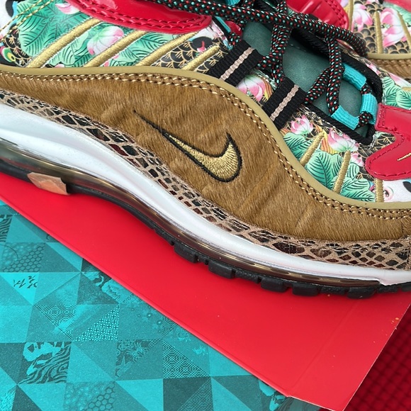 Nike Chinese New Year sneakers - Picture 3 of 13